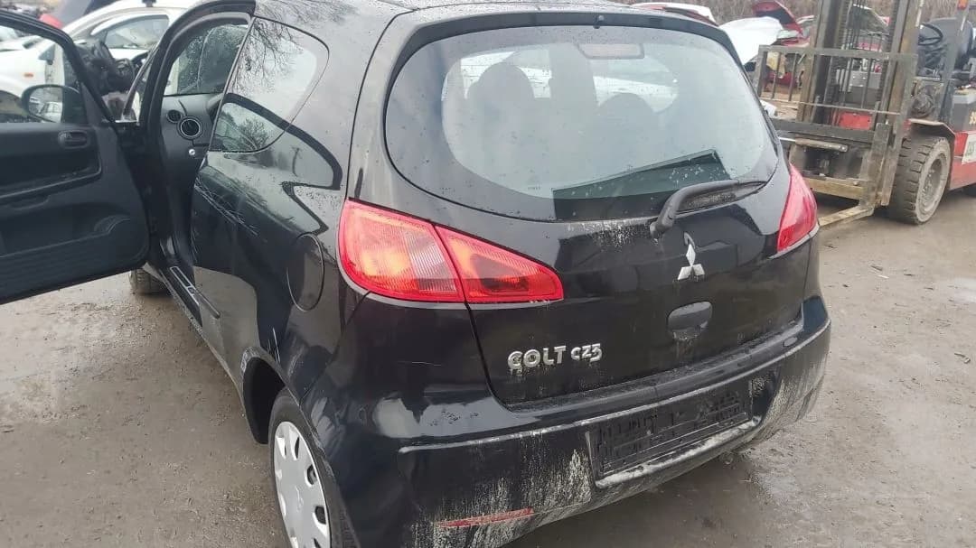 MITSUBISHI COLT VI 3D LAMPA LEWY TYL W BLOTNIK – zdjęcie 1