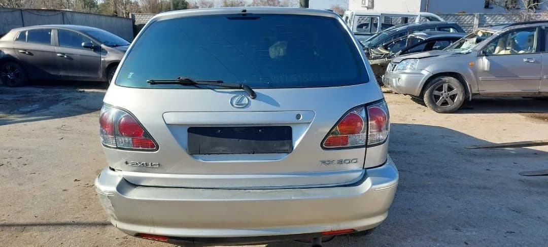 Lexus rx300 lampa lewy tył w błotnik – zdjęcie 1
