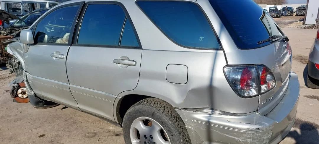 Lexus rx300 lampa lewy tył w błotnik – zdjęcie 3