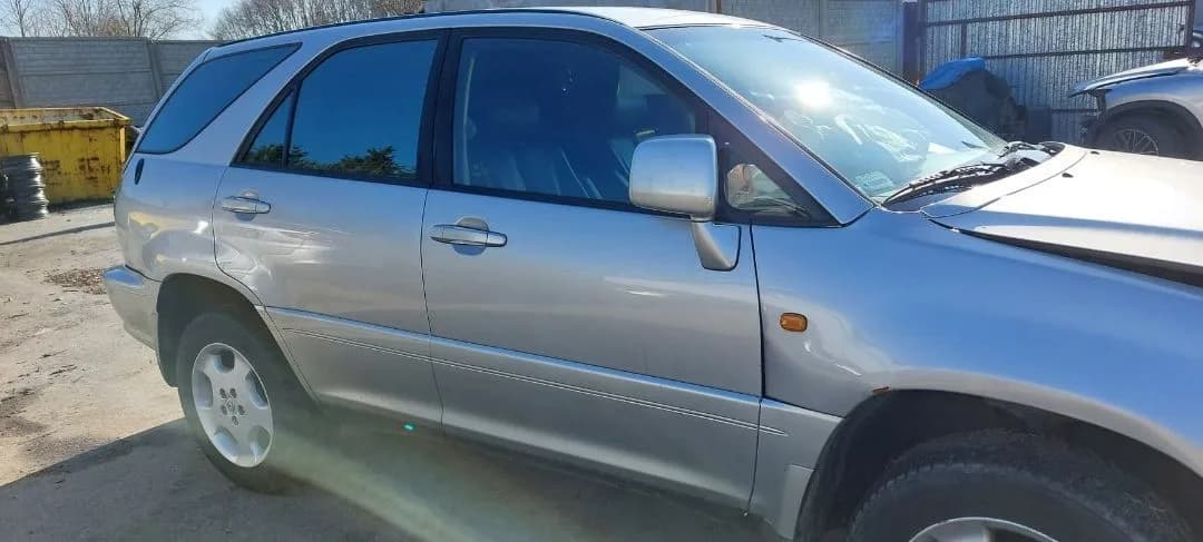 Lexus rx300 lampa lewy tył w błotnik – zdjęcie 6