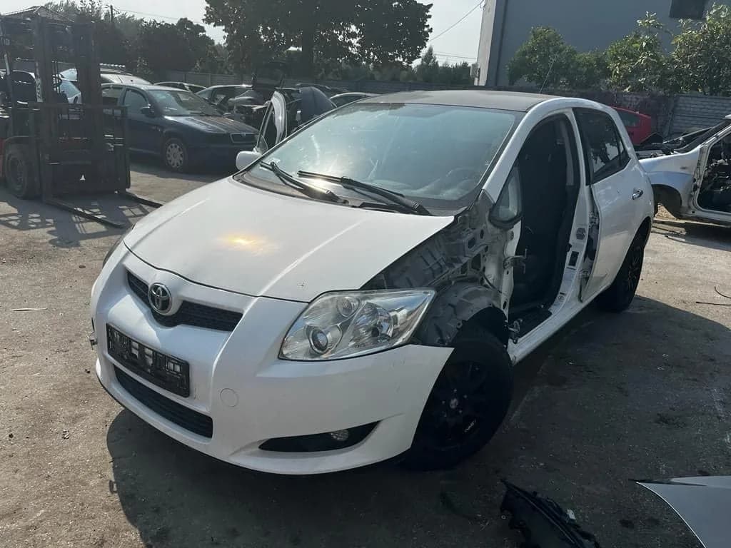 TOYOTA  Auris 040 cwiartka przód lewa lub prawa – zdjęcie 1