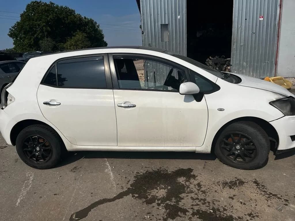 TOYOTA  Auris sanki wozek silnika belka – zdjęcie 1