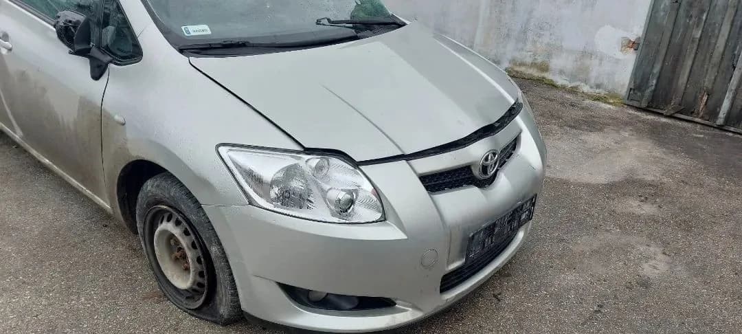 TOYOTA Auris 1,4 d4d 90km wentylator obudowa chłodnic – zdjęcie 1