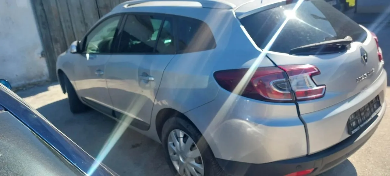 Renault Megane iii kombi wanna podłoga bagaznika – zdjęcie 1