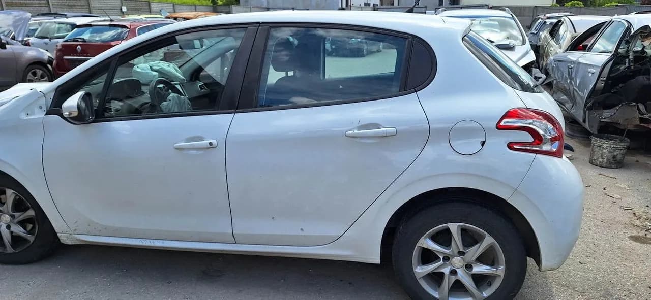 Peugeot 208 belka zawieszenie tył bębny – zdjęcie 1