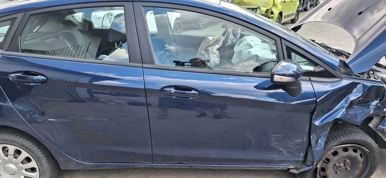 Ford Fiesta mk7 b9 drzwi prawy przód komplet – zdjęcie 1