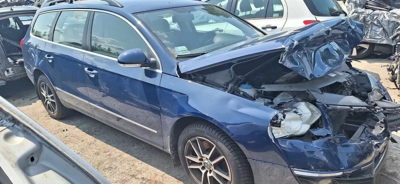 Volkswagen passat B6 LA5E lusterko prawe – zdjęcie 1