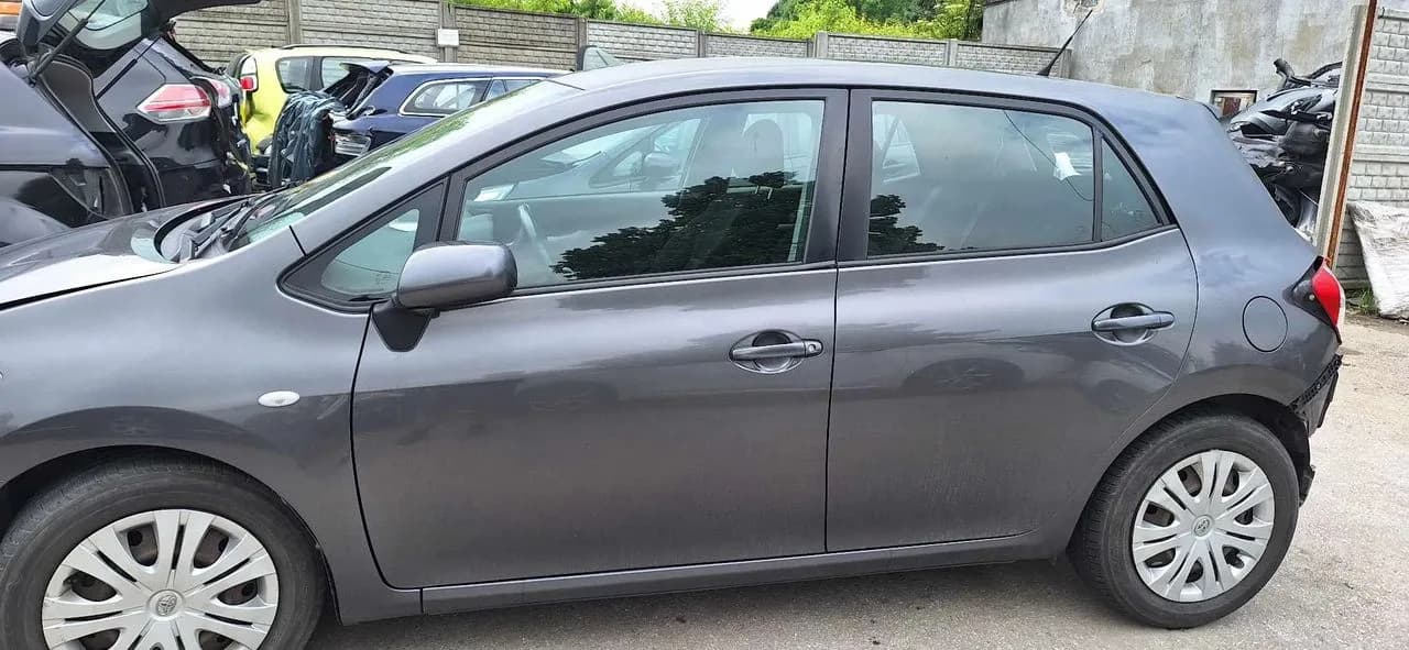 Toyota Auris I (2006–2012)