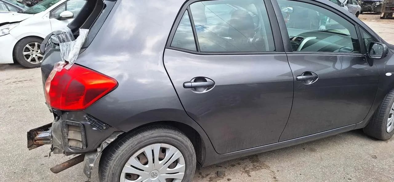 Toyota auris I 1G3 słupek próg prawy – zdjęcie 1