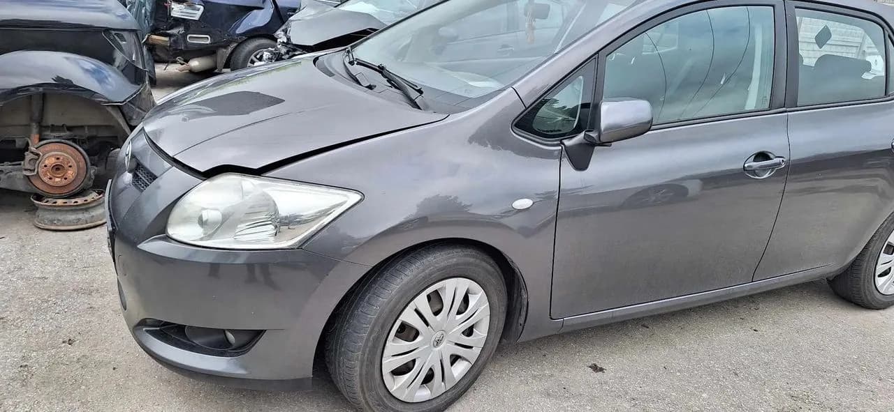 Toyota auris I 1,4 d4d 90km piasta zwrotnica przód prawa lub lewa – zdjęcie 1