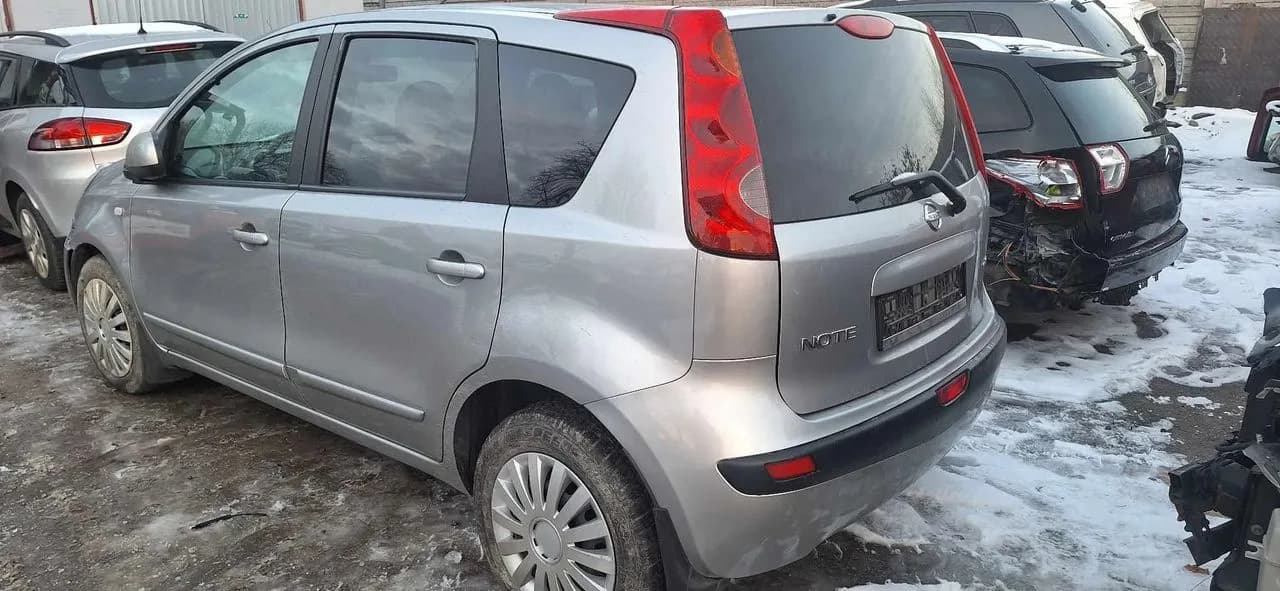 Nissan Note lampa lewa tył – zdjęcie 1
