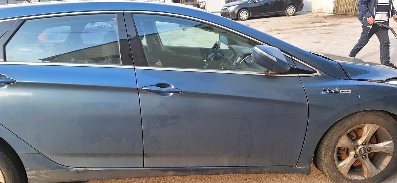 Hyundai I40 YU6 drzwi prawy przód komplet – zdjęcie 1