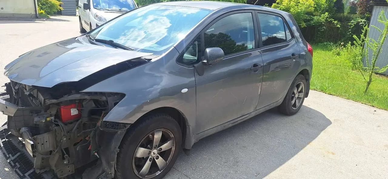 Toyota AURIS I 1G3 drzwi lewy przód komplet – zdjęcie 1