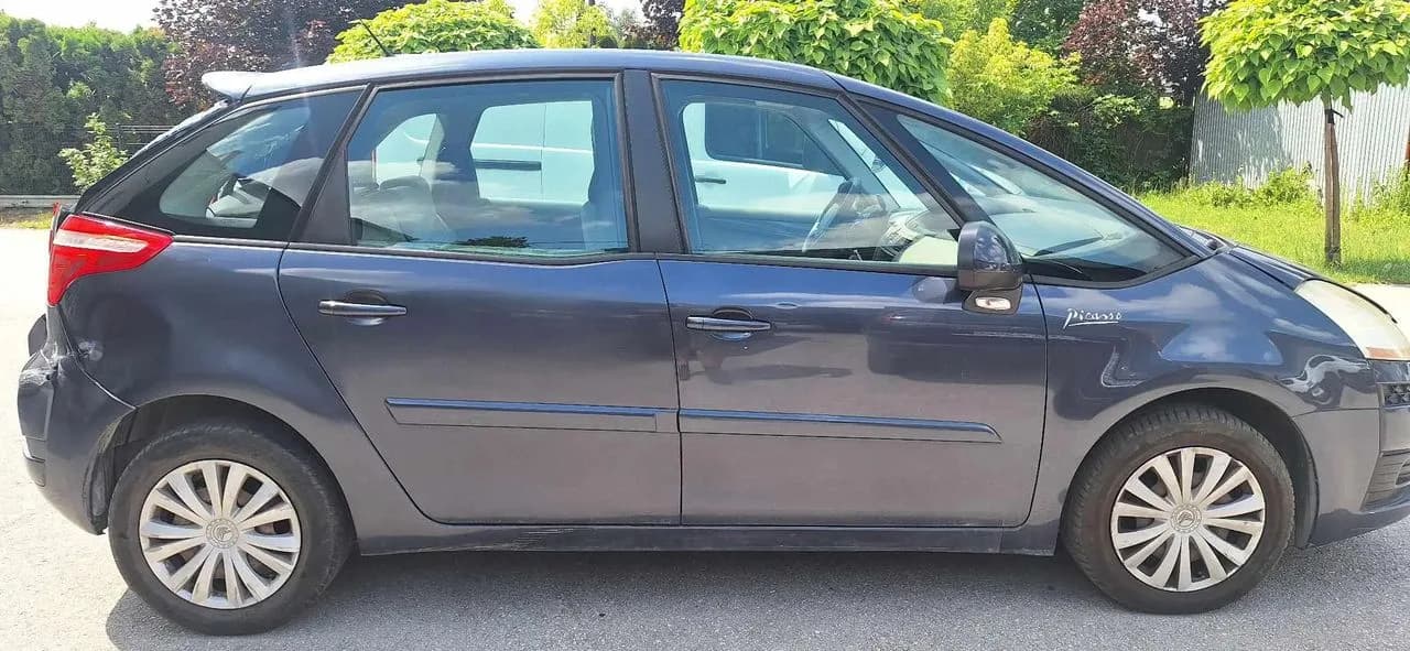 Citroen C4 Picasso I 1,6HDI rozrusznik – zdjęcie 7