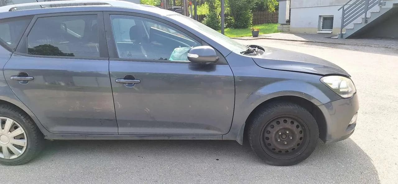 KIA CEED I 1,6 CRDI 116KM piasta zwrotnica prawy przód – zdjęcie 1