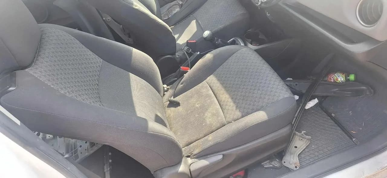 Toyota YARIS III 040 3DRZWI fotel przód prawy lewy – zdjęcie 1