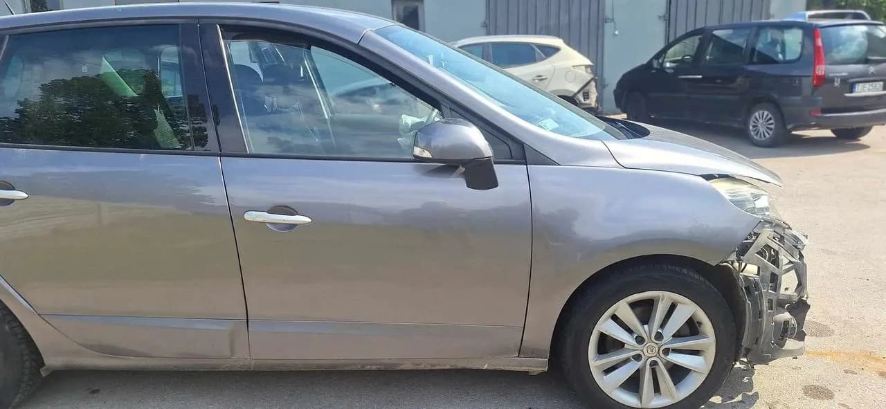 Renault Scenic III TEKNG błotnik prawy przód – zdjęcie 1