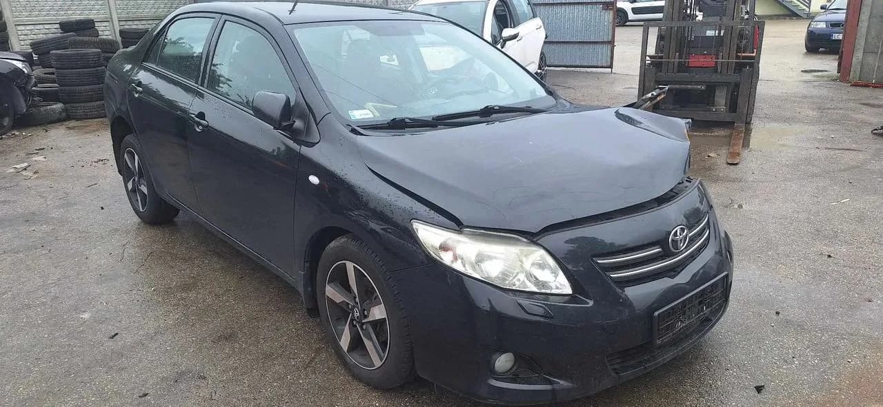 Toyota COROLLA E15 lampa prawy przód – zdjęcie 1