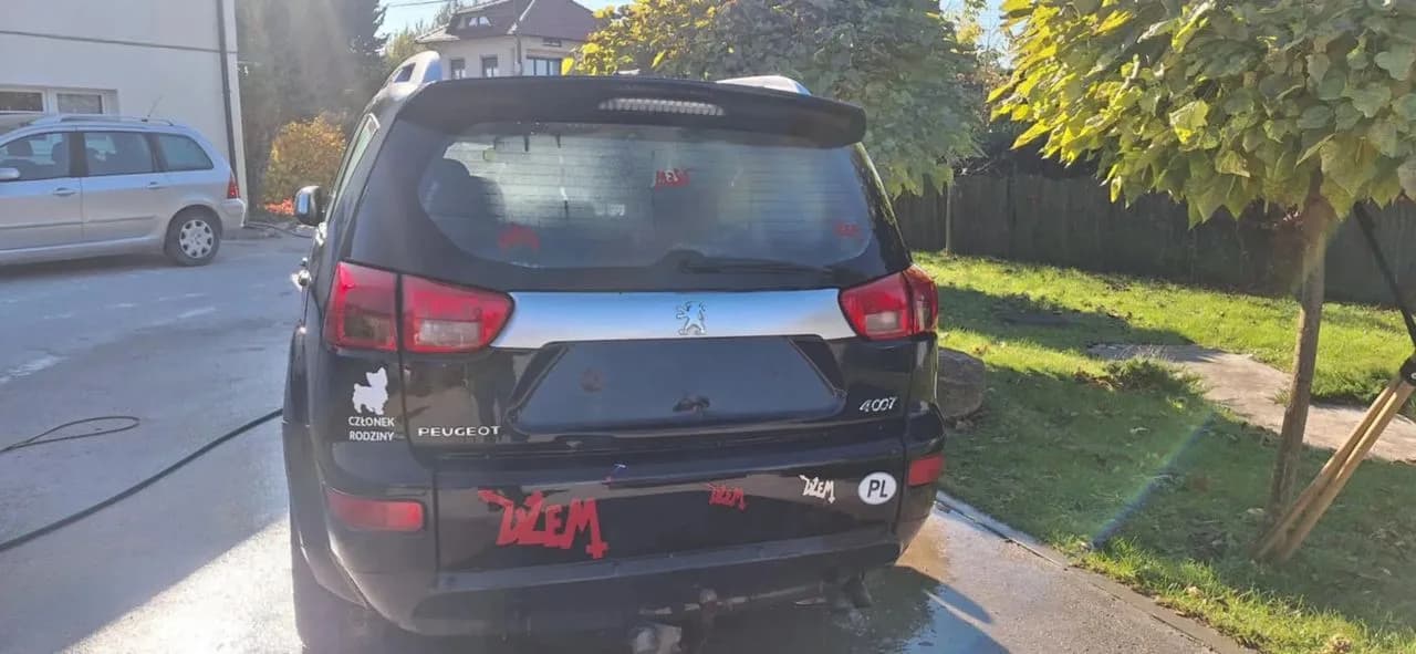 Peugeot 4007 lampa tył prawa – zdjęcie 1