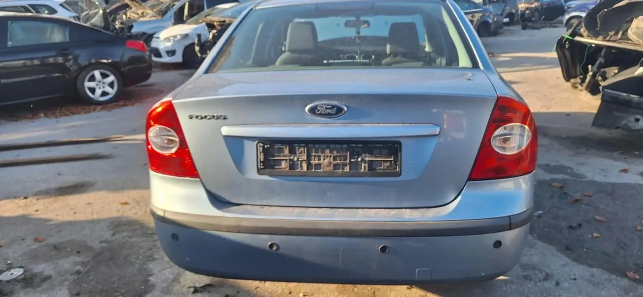 Ford Focus MK2 Z3 sedan zderzak tył komplet – zdjęcie 1