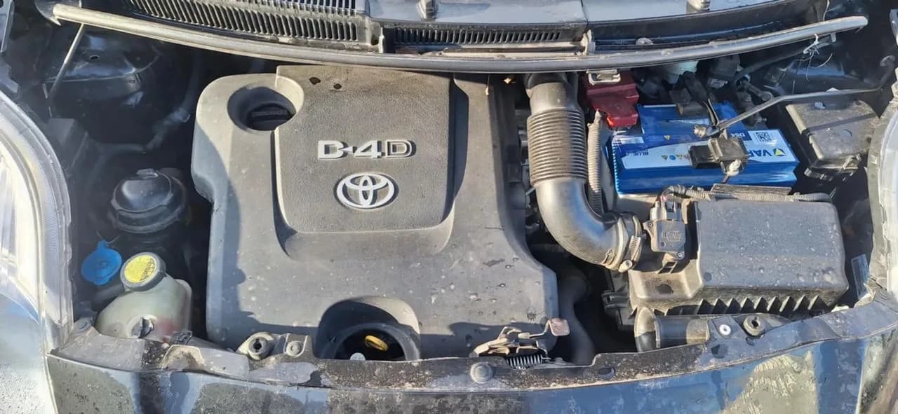 Toyota YARIS II 209 pas przedni dolny dół – zdjęcie 2