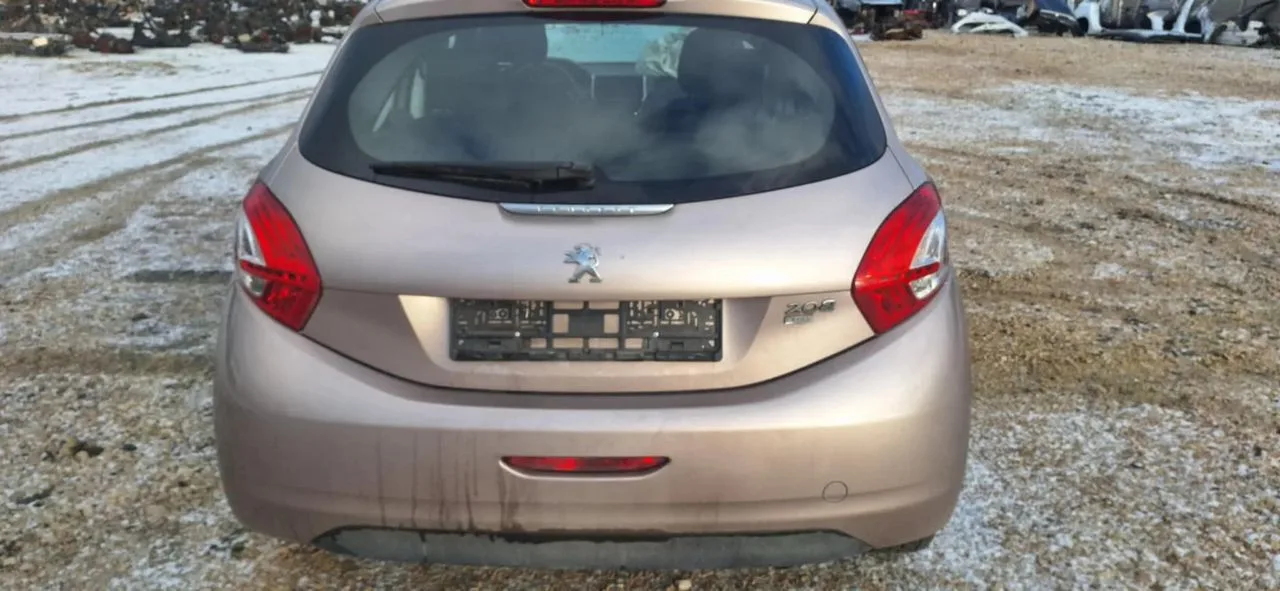 Peugeot 208 KCK pas tył podłoga wanna – zdjęcie 1