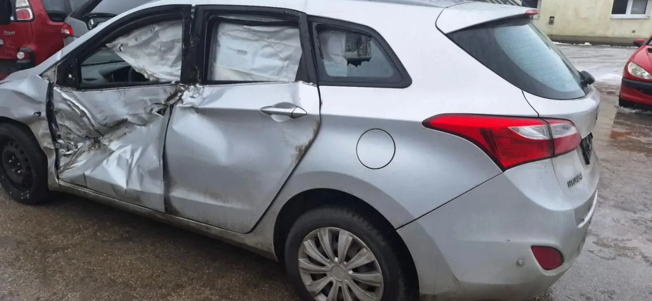 HYUNDAI I30 II kombi lampa lewy tył w błotnik – zdjęcie 1