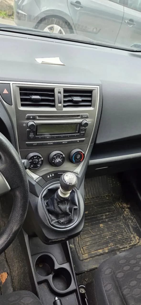 TOYOTA VERSO S radio fabryczne – zdjęcie 1
