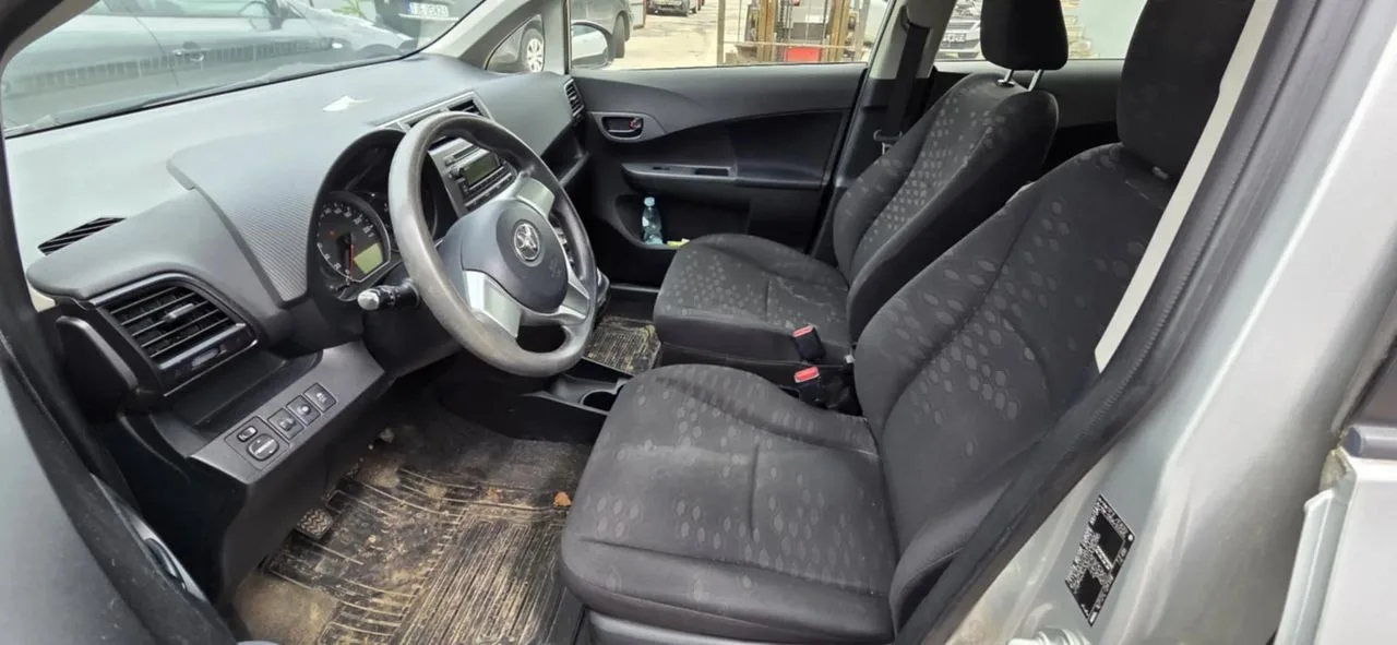 TOYOTA VERSO S fotel prawy przód europa – zdjęcie 1
