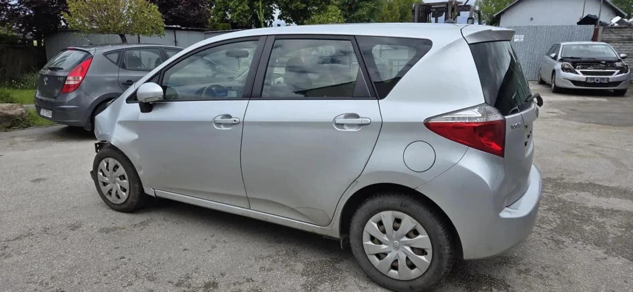 TOYOTA VERSO S 1F7 błotnik lewy tył – zdjęcie 1