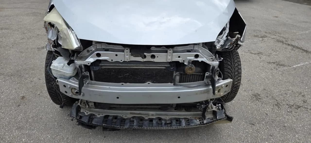 TOYOTA VERSO S 1F7 cwiartka przód prawa – zdjęcie 1