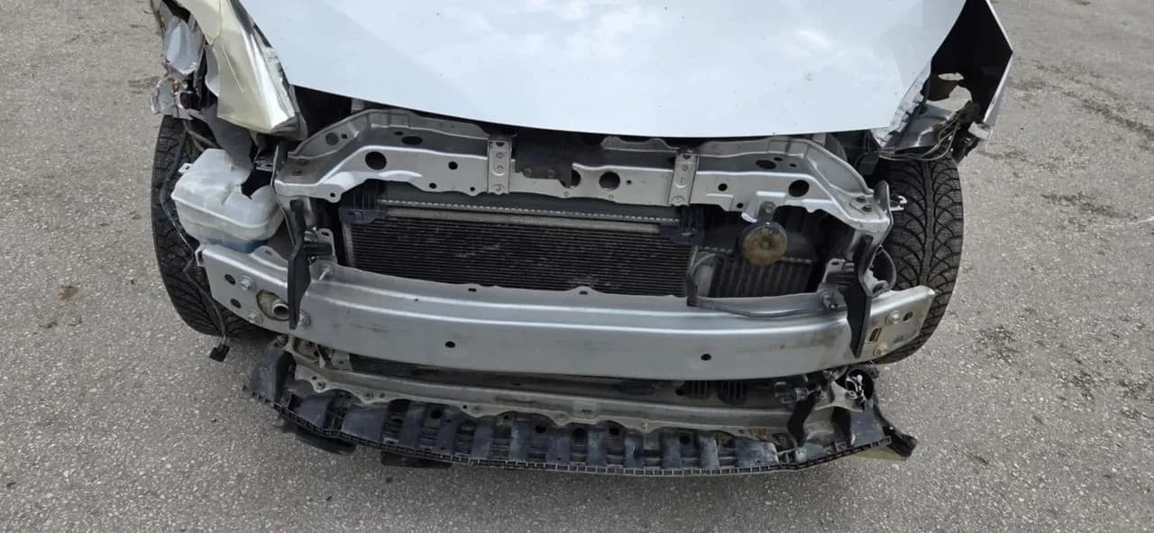 TOYOTA VERSO S 1,4 D4D chłodnica wody – zdjęcie 1