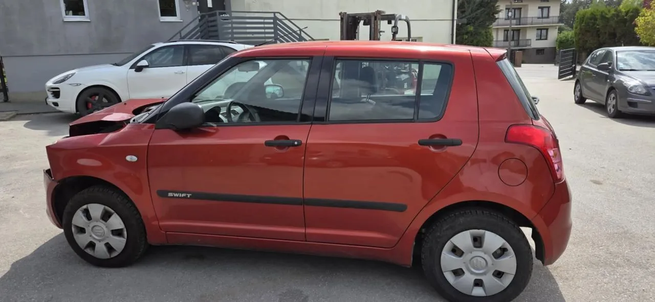 SUZUKI SWIFT IV 1,3 benzyna zwrotnica lewy przód – zdjęcie 1