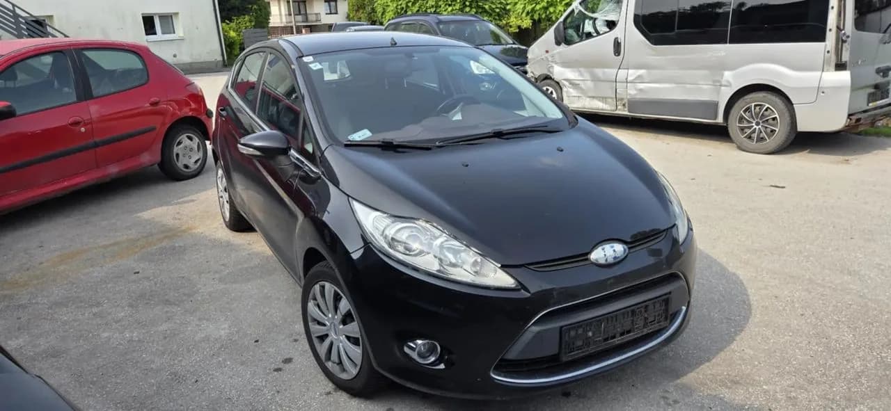 FORD FIESTA MK7 1,25 piasta zwrotnica prawy lewy przód – zdjęcie 1