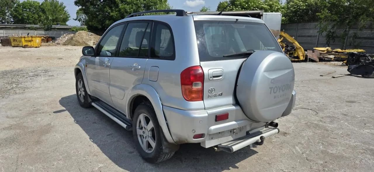 Toyota RAV4 II (2000–2005)