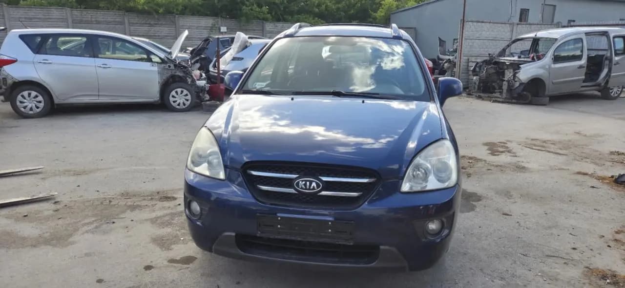KIA CARENS III lampa prawy przód – zdjęcie 1