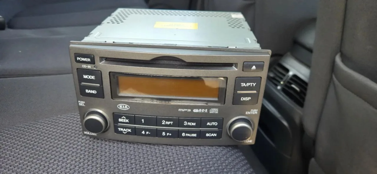 KIA CARENS III radio oryginał fabryczne – zdjęcie 1