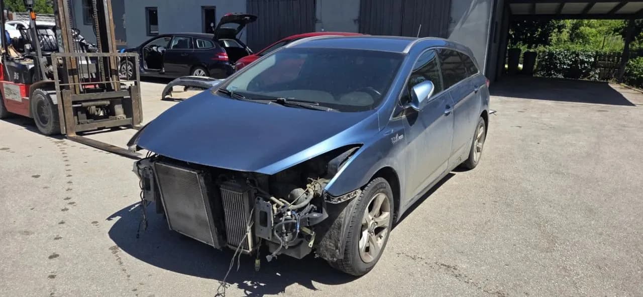 HYUNDAI I40 lampa prawy lewy przód – zdjęcie 3