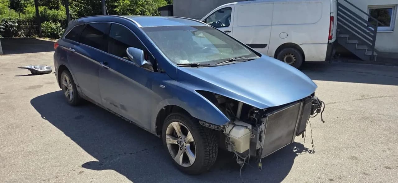 HYUNDAI I40 1,7 CRDI 115km piasta zwrotnica prawy lewy przód – zdjęcie 1