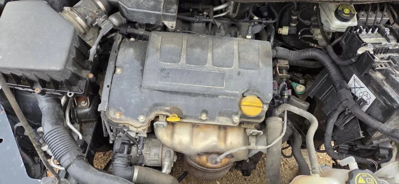 OPEL CORSA E 1,4 90KM kompresor pompa klimatyzacji – zdjęcie 1