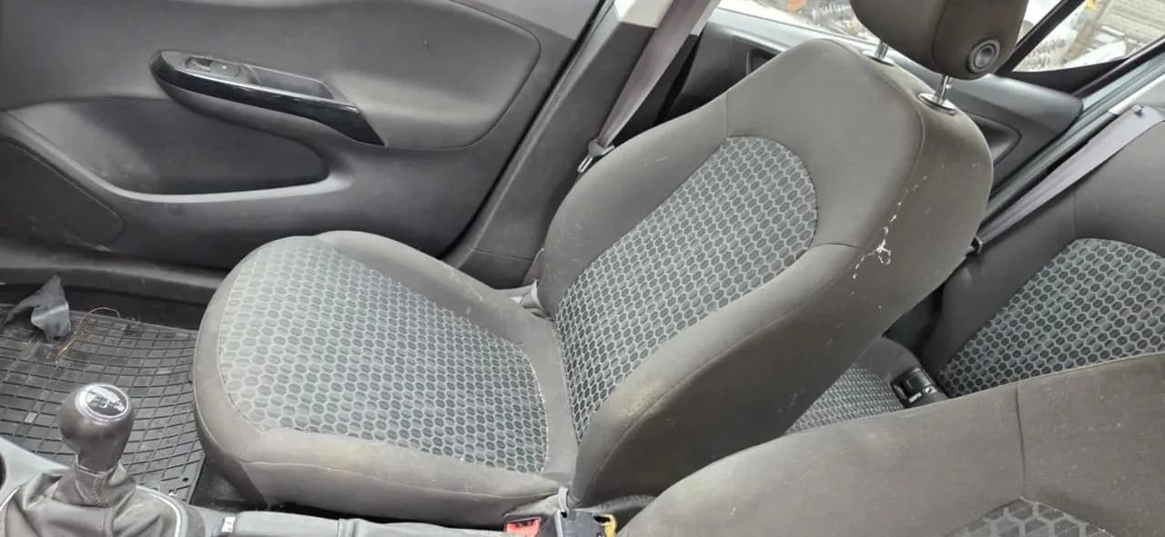 OPEL CORSA E fotel prawy przód – zdjęcie 1