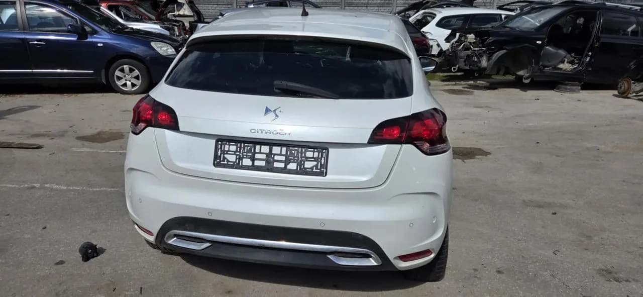 CITROEN DS4 KWE pas tył tylny podłoga wanna – zdjęcie 1