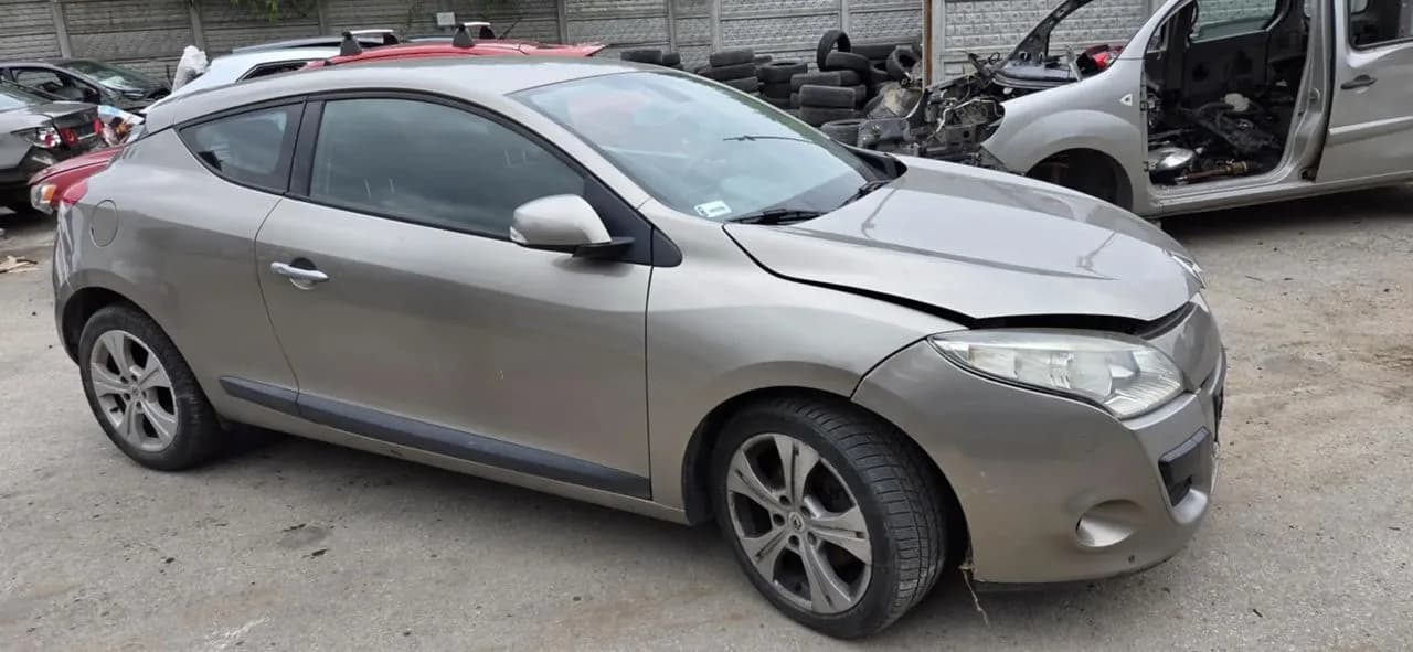 RENAULT MEGANE III COUPE błotnik prawy przód – zdjęcie 1
