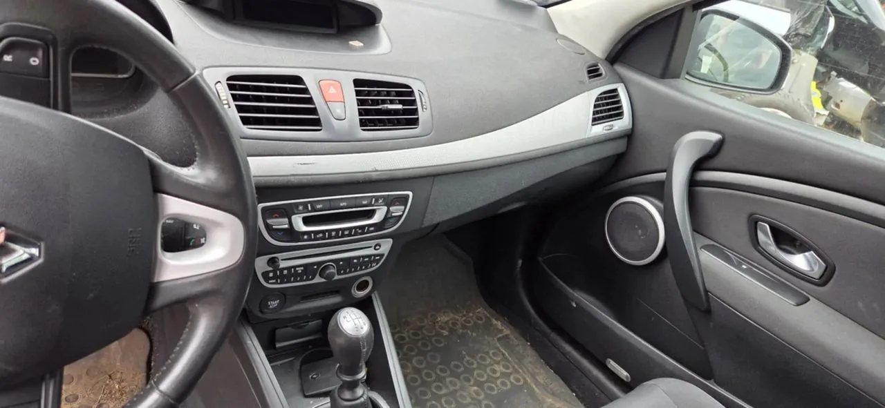 RENAULT MEGANE III radio oryginał fabryczne – zdjęcie 1