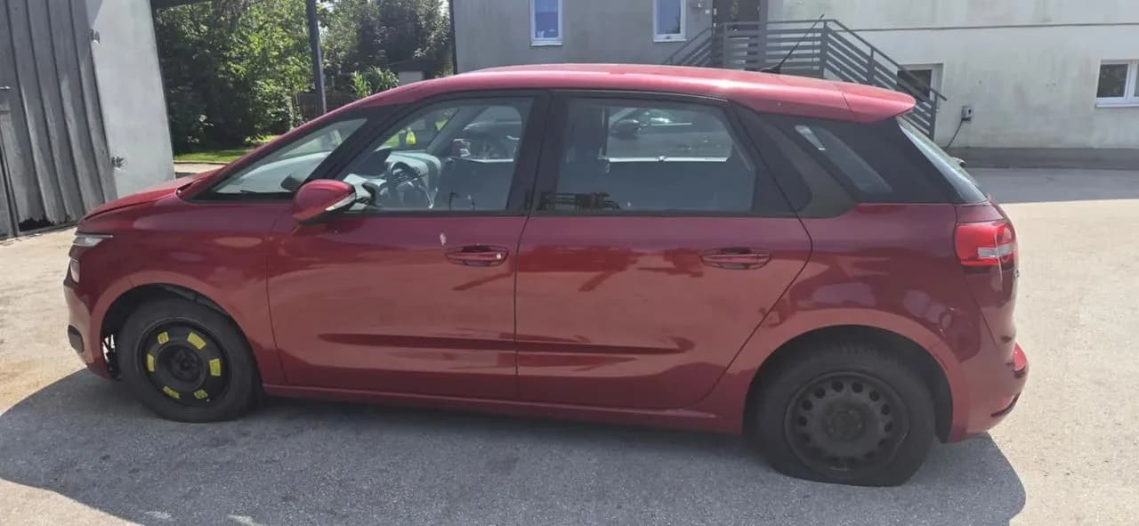 CITROEN C4 PICASSO II EPYD błotnik lewy tył – zdjęcie 1