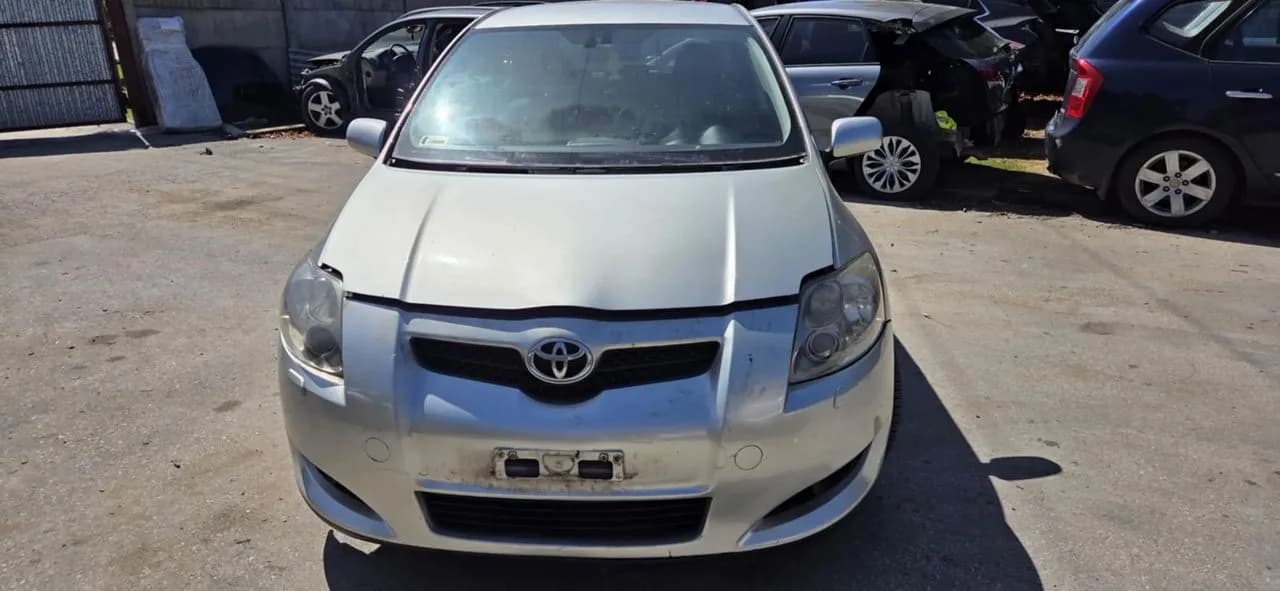TOYOTA AURIS I 1C0 pas przedni dolny – zdjęcie 1