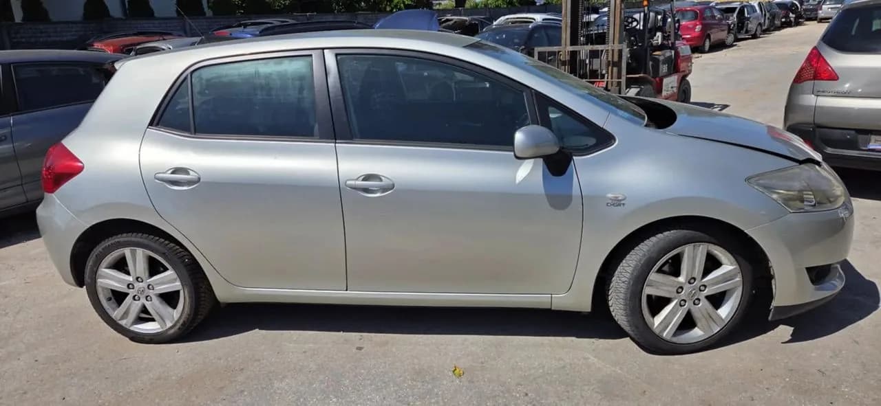 Toyota Auris I (2006–2012)