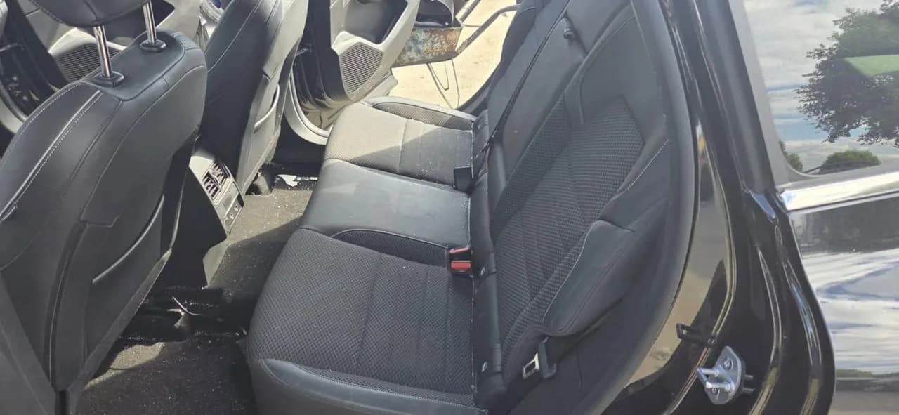 RENAULT ARKANA fotel kanapa tył – zdjęcie 1