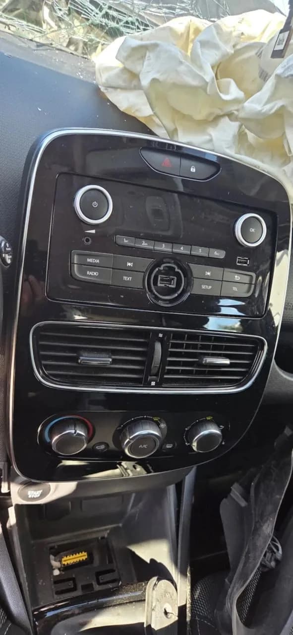 RENAULT CLIO IV radio oryginał fabryczne – zdjęcie 1
