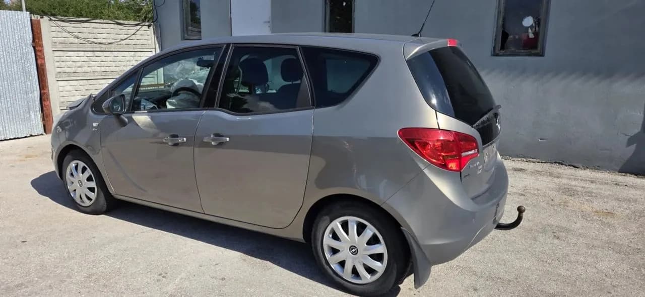 OPEL MERIVA B 1,4 TURBO kompresor pompa klimatyzacji – zdjęcie 4